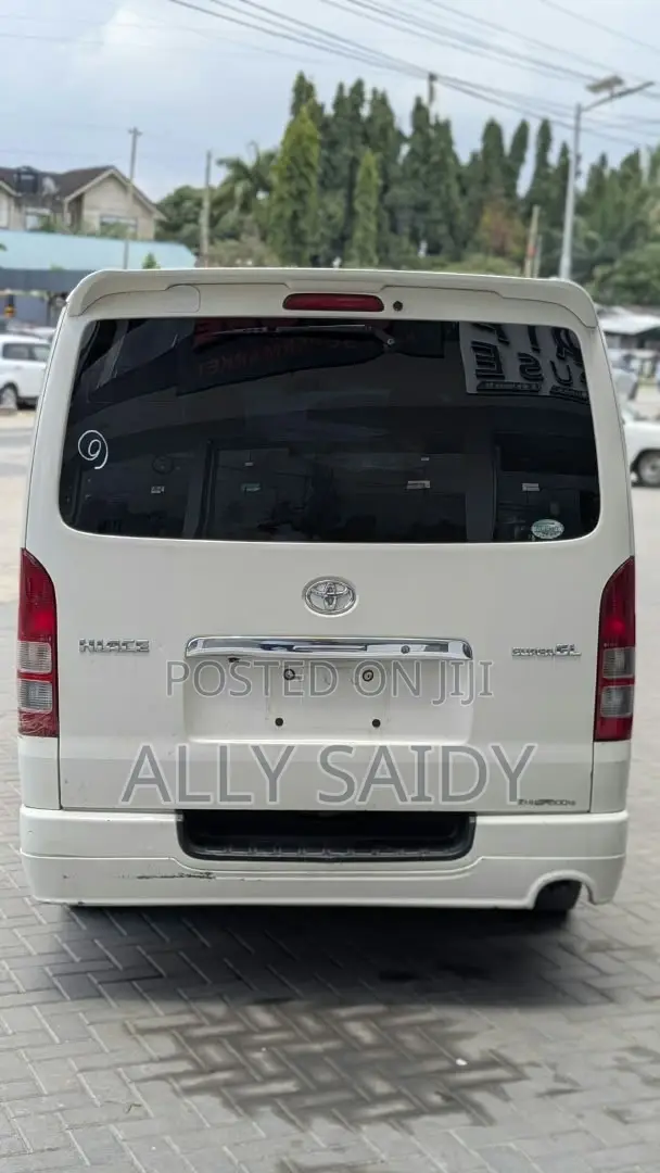 Toyota HiAce 2011 White