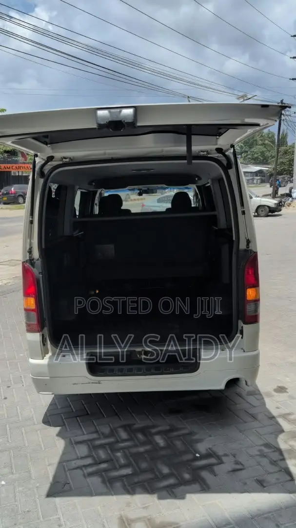 Toyota HiAce 2011 White