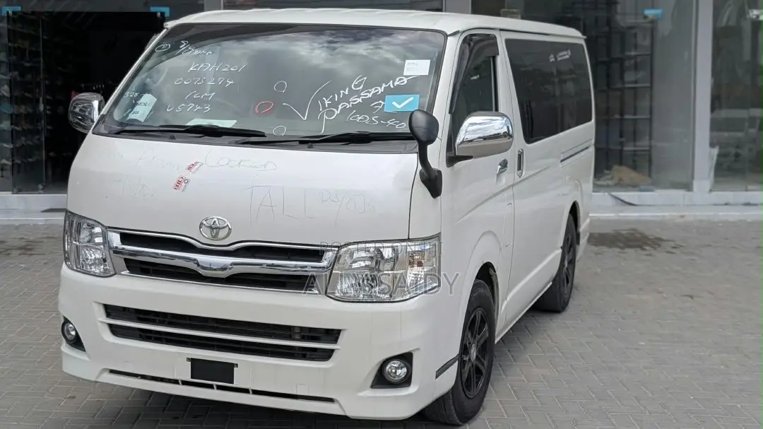 Toyota HiAce 2011 White