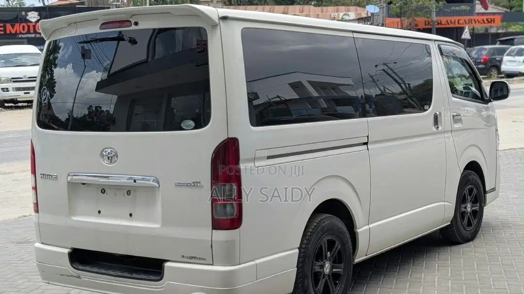 Toyota HiAce 2011 White