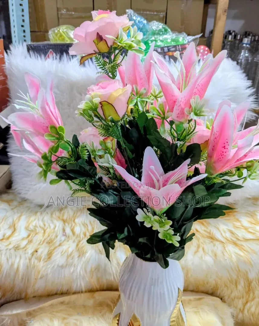 Maua and Vases