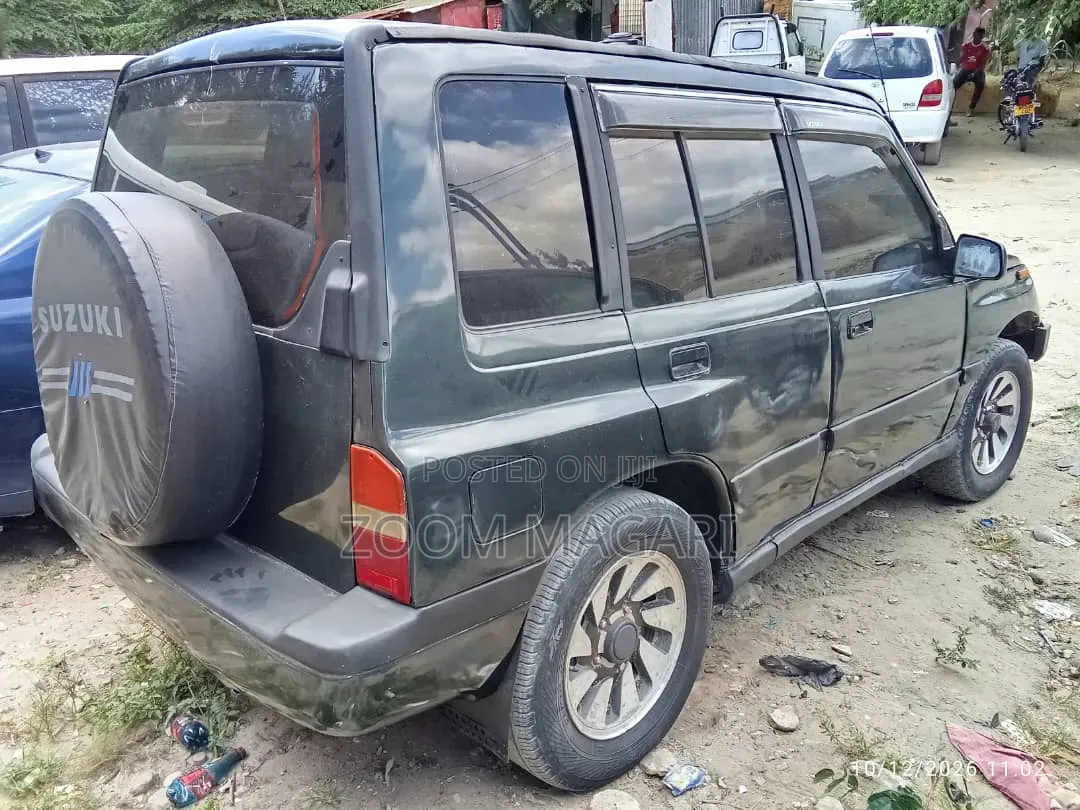Suzuki Escudo 2000 Black