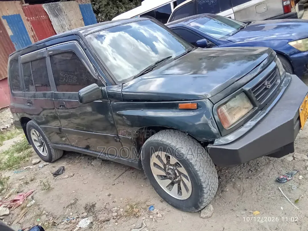 Suzuki Escudo 2000 Black