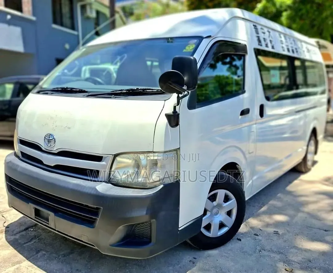 Toyota Quantum 2010 White