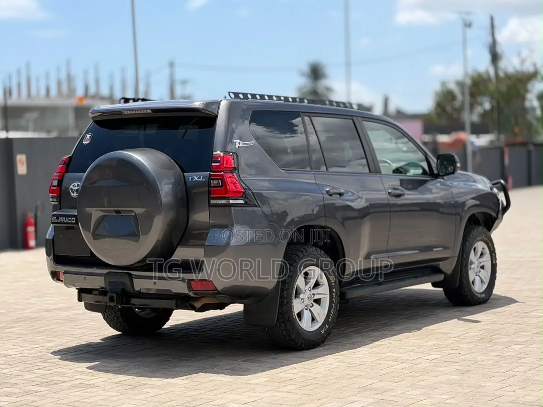 Toyota Land Cruiser Prado 2.8 2023 Gray