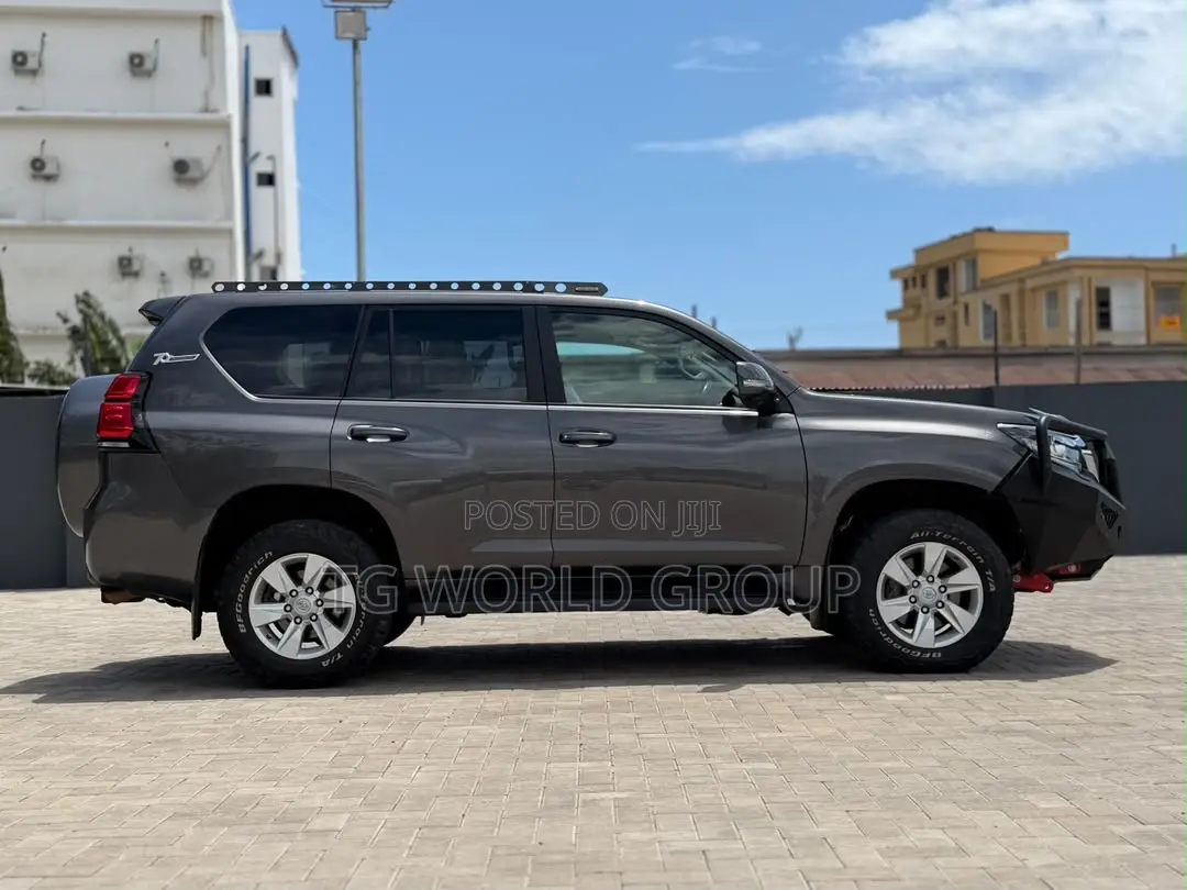 Toyota Land Cruiser Prado 2.8 2023 Gray