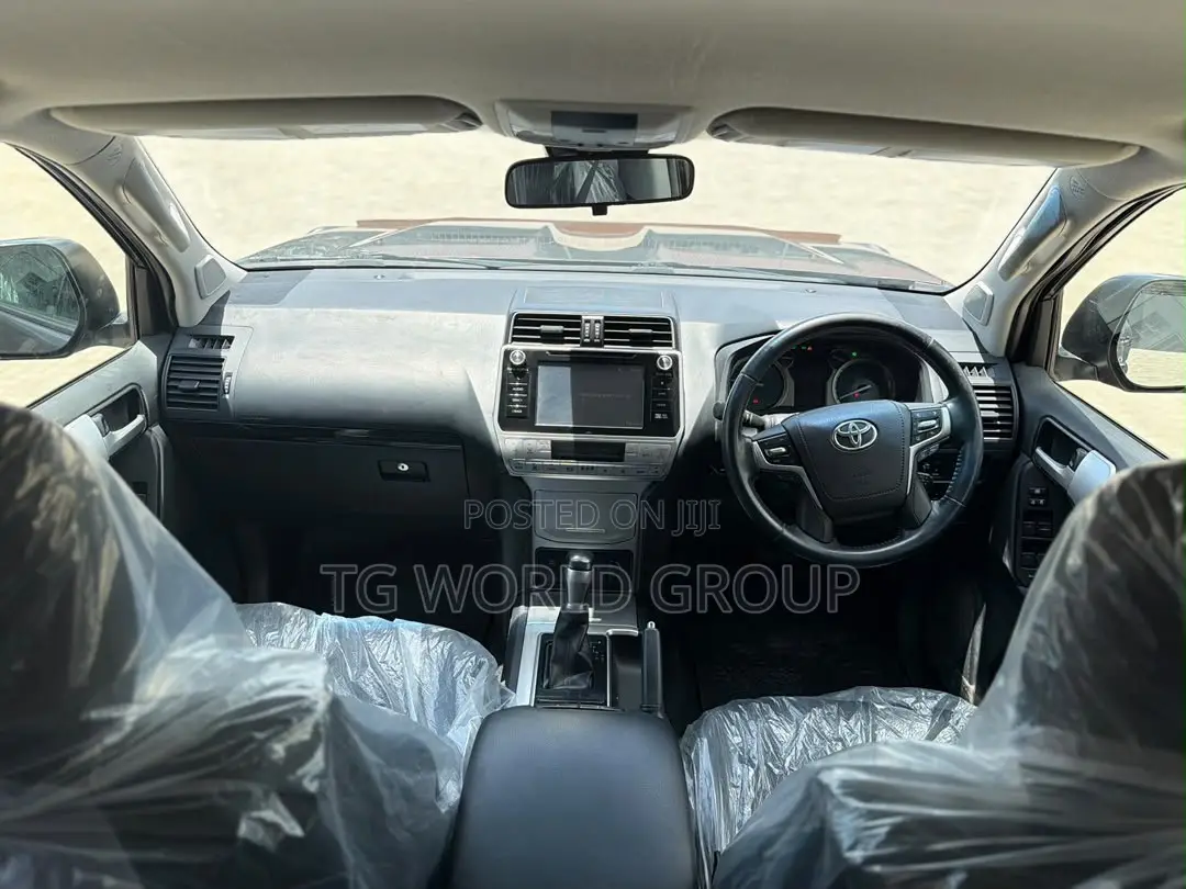 Toyota Land Cruiser Prado 2.8 2023 Gray