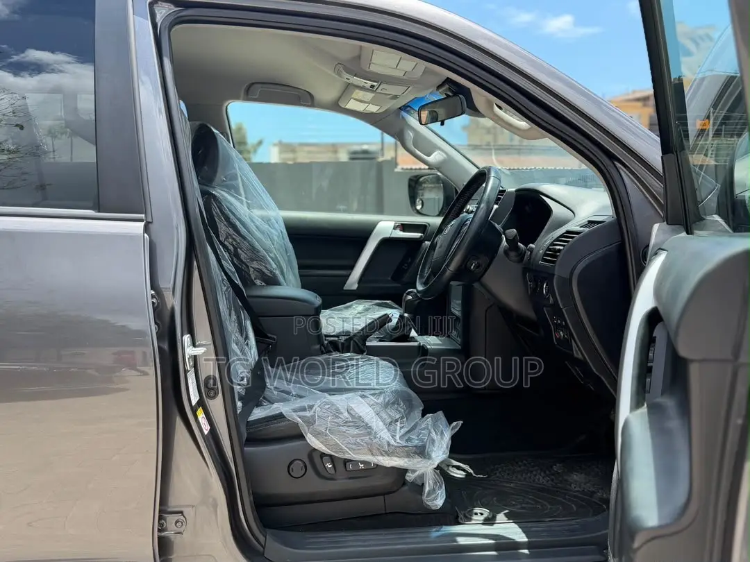 Toyota Land Cruiser Prado 2.8 2023 Gray