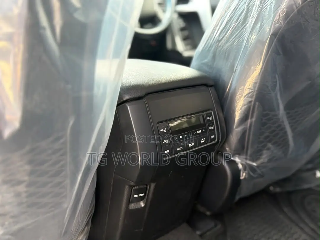 Toyota Land Cruiser Prado 2.8 2023 Gray