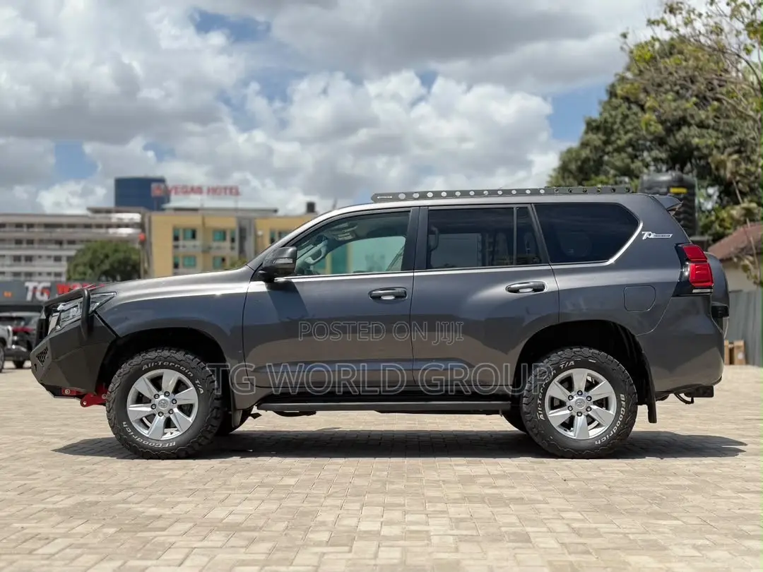 Toyota Land Cruiser Prado 2.8 2023 Gray