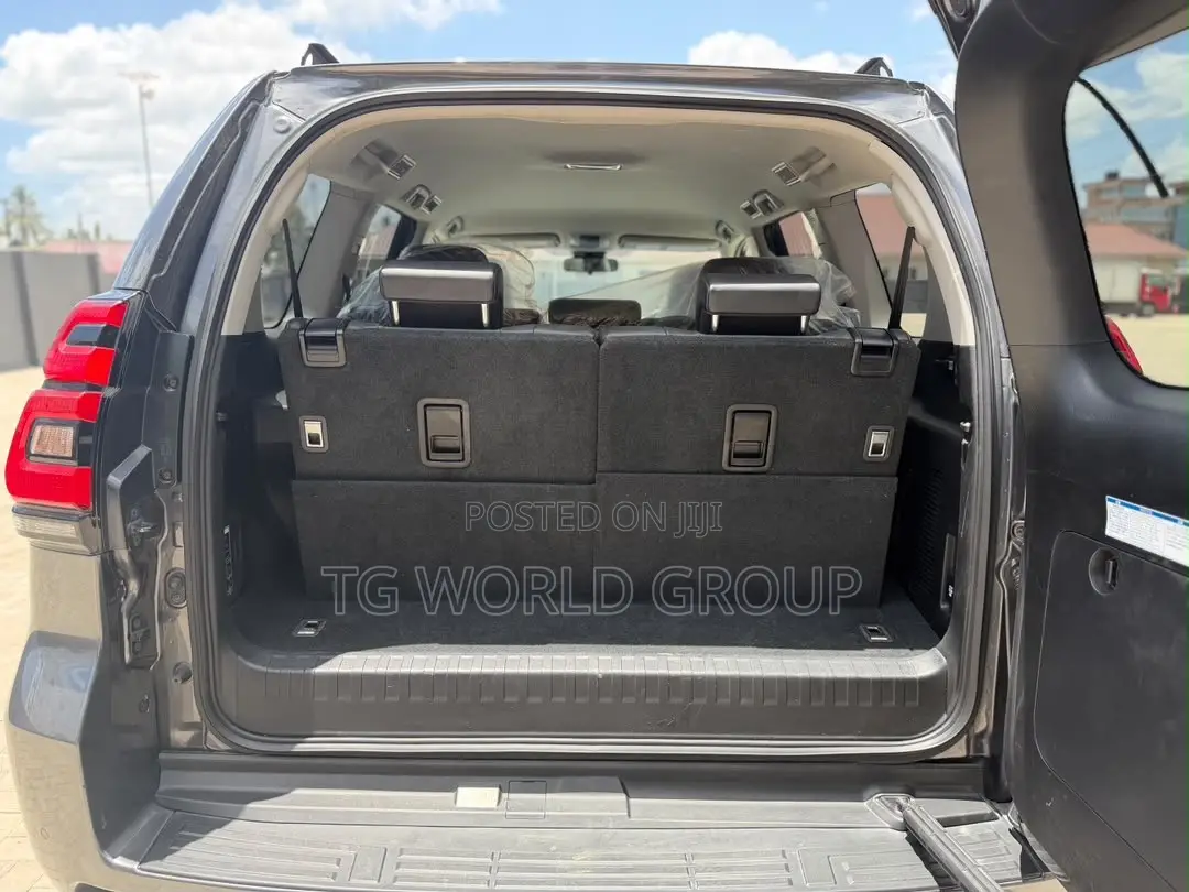 Toyota Land Cruiser Prado 2.8 2023 Gray