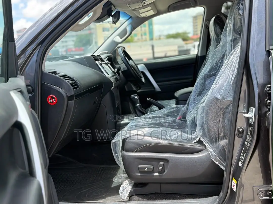 Toyota Land Cruiser Prado 2.8 2023 Gray