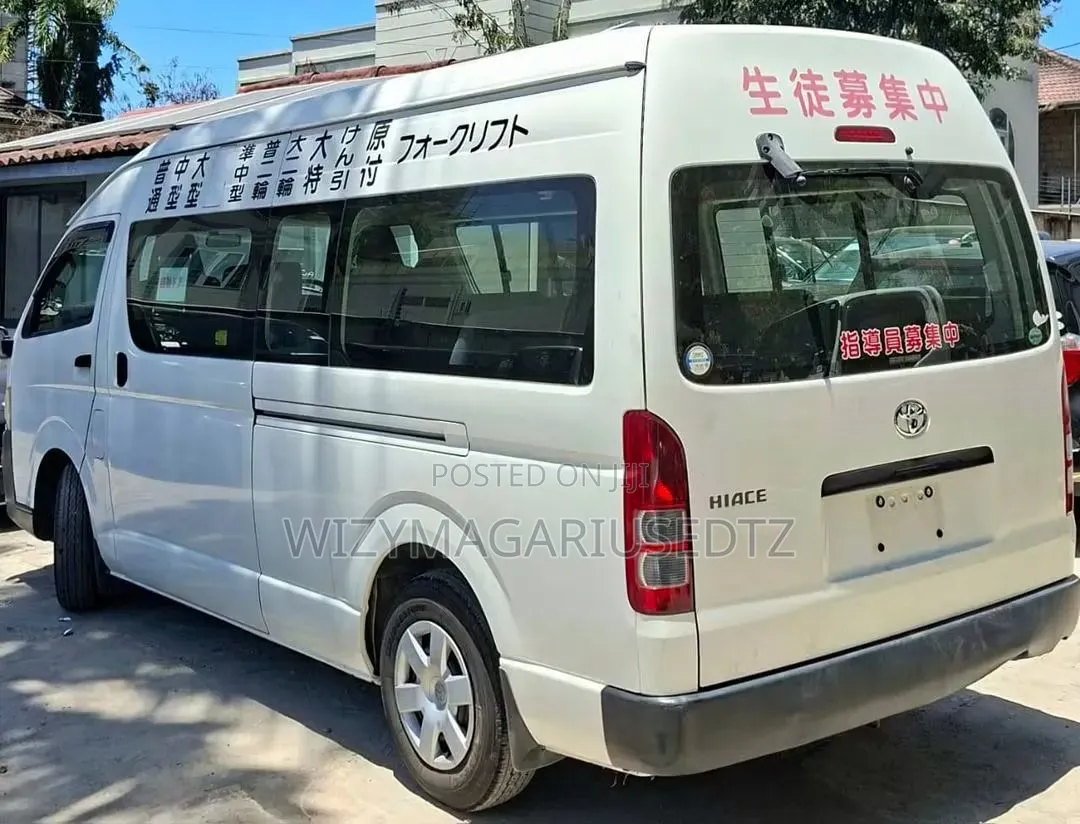 Toyota Quantum 2010 White
