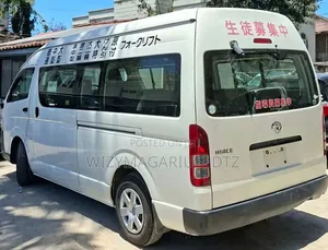 Toyota Quantum 2010 White