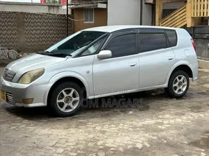 Toyota Opa 2000 Silver
