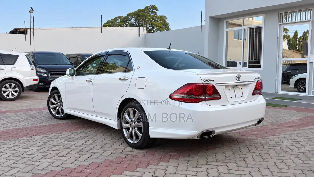 Toyota Crown 2009 White