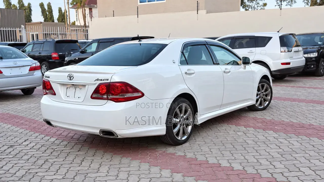 Toyota Crown 2009 White