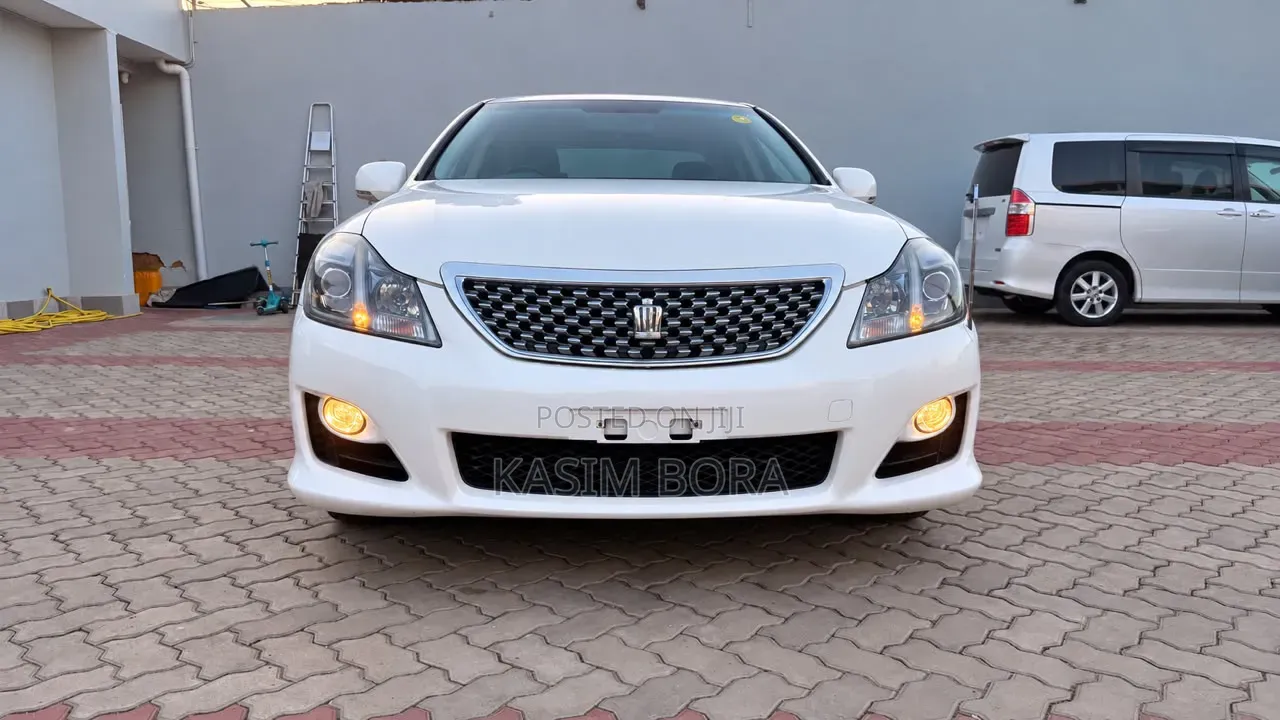 Toyota Crown 2009 White