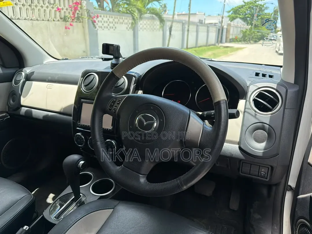 Mazda Verisa 2013 White