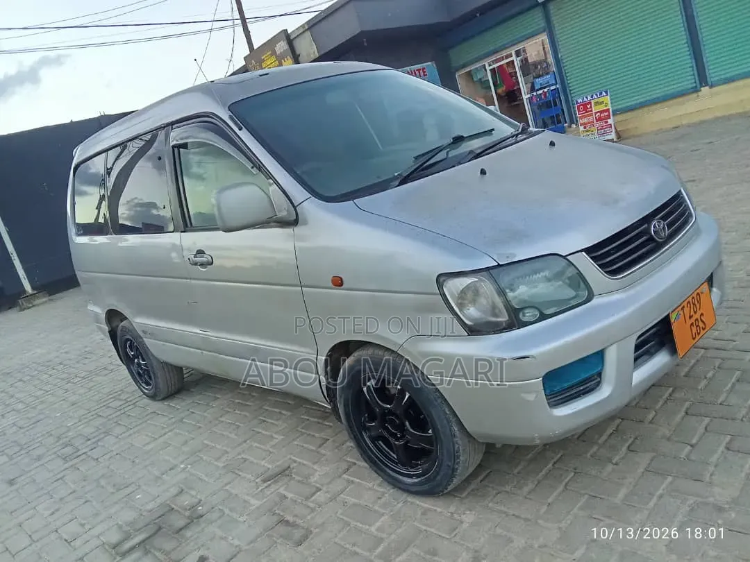 Toyota Noah 2.0 FWD (8 Seater) 2002 Silver