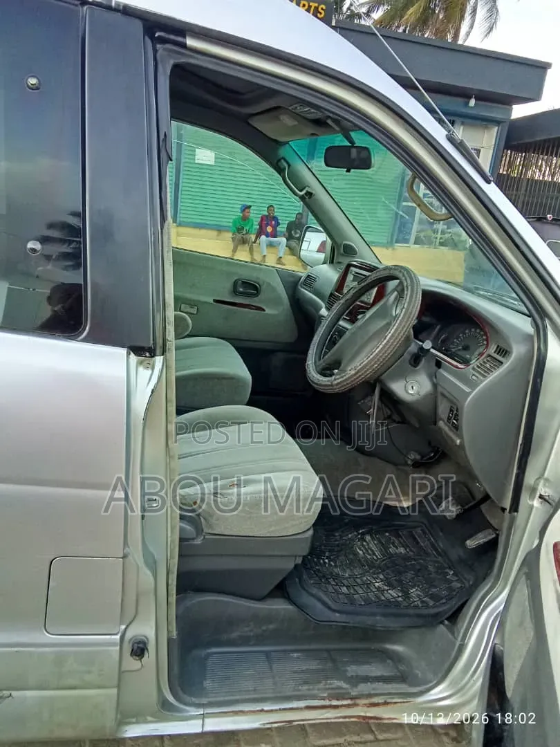 Toyota Noah 2.0 FWD (8 Seater) 2002 Silver