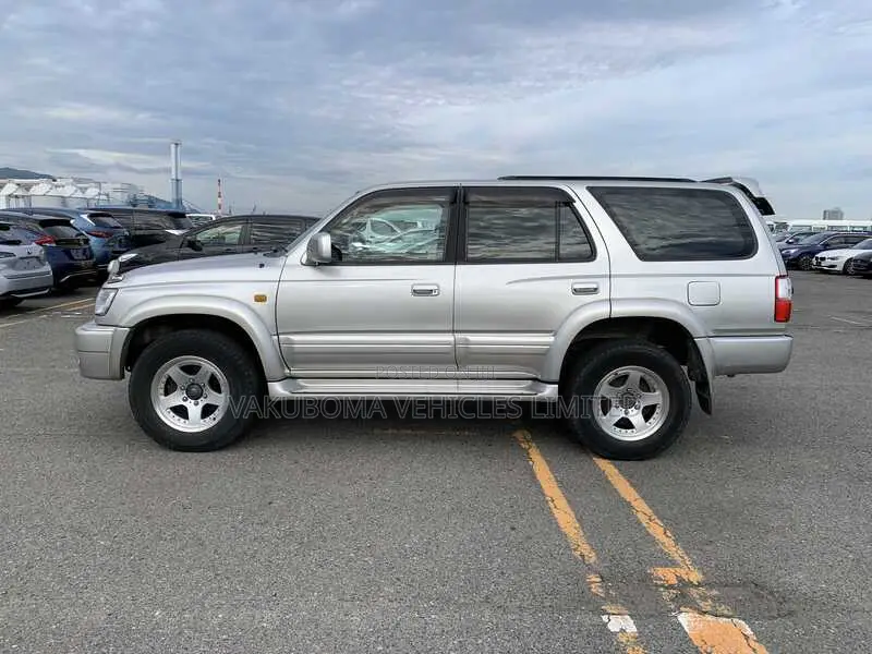 Toyota Hilux Surf 2000 Silver