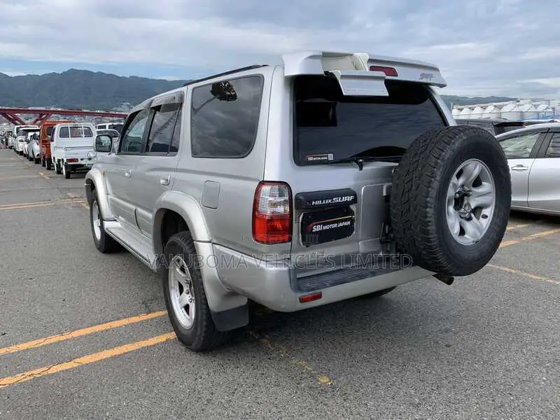 Toyota Hilux Surf 2000 Silver