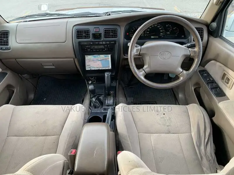 Toyota Hilux Surf 2000 Silver