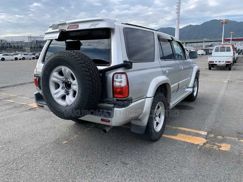 Toyota Hilux Surf 2000 Silver