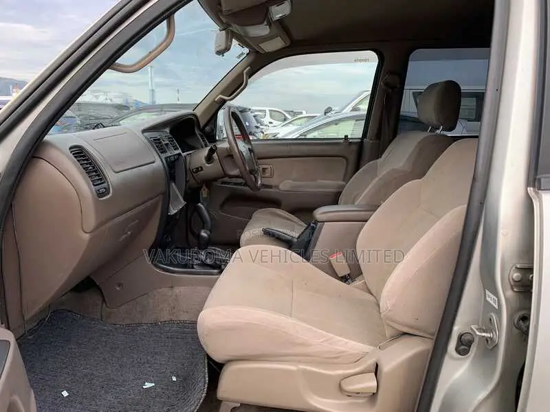 Toyota Hilux Surf 2000 Silver