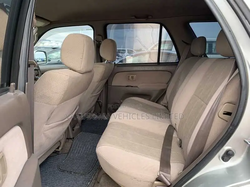 Toyota Hilux Surf 2000 Silver