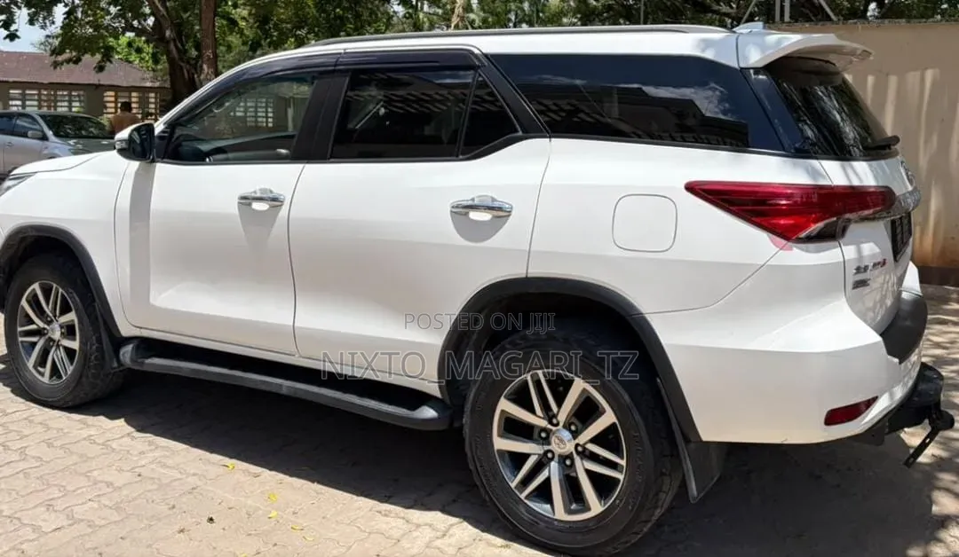 Toyota Fortuner 2021 White
