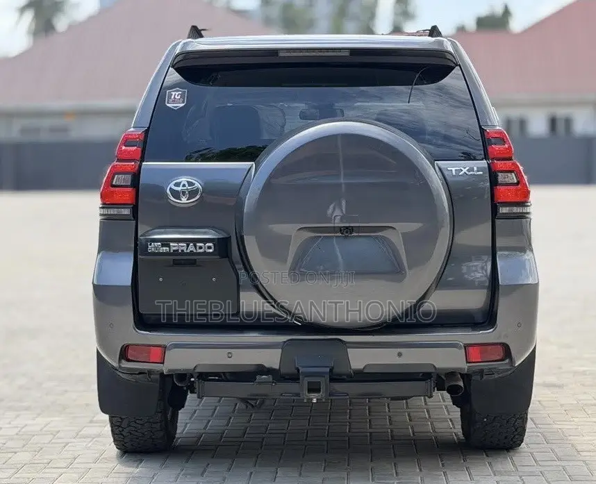 Toyota Land Cruiser Prado 2023 Gray