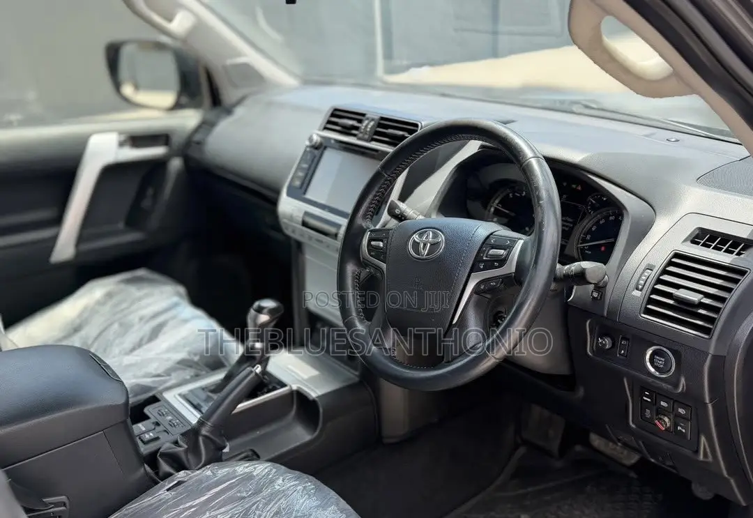 Toyota Land Cruiser Prado 2023 Gray