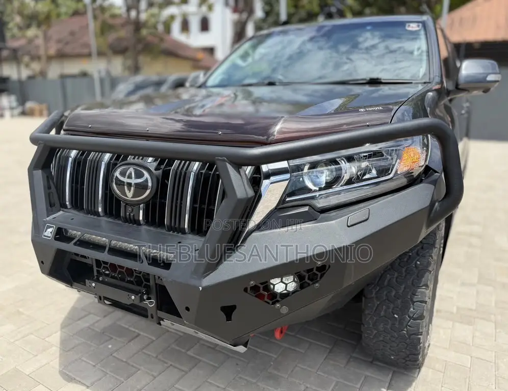 Toyota Land Cruiser Prado 2023 Gray