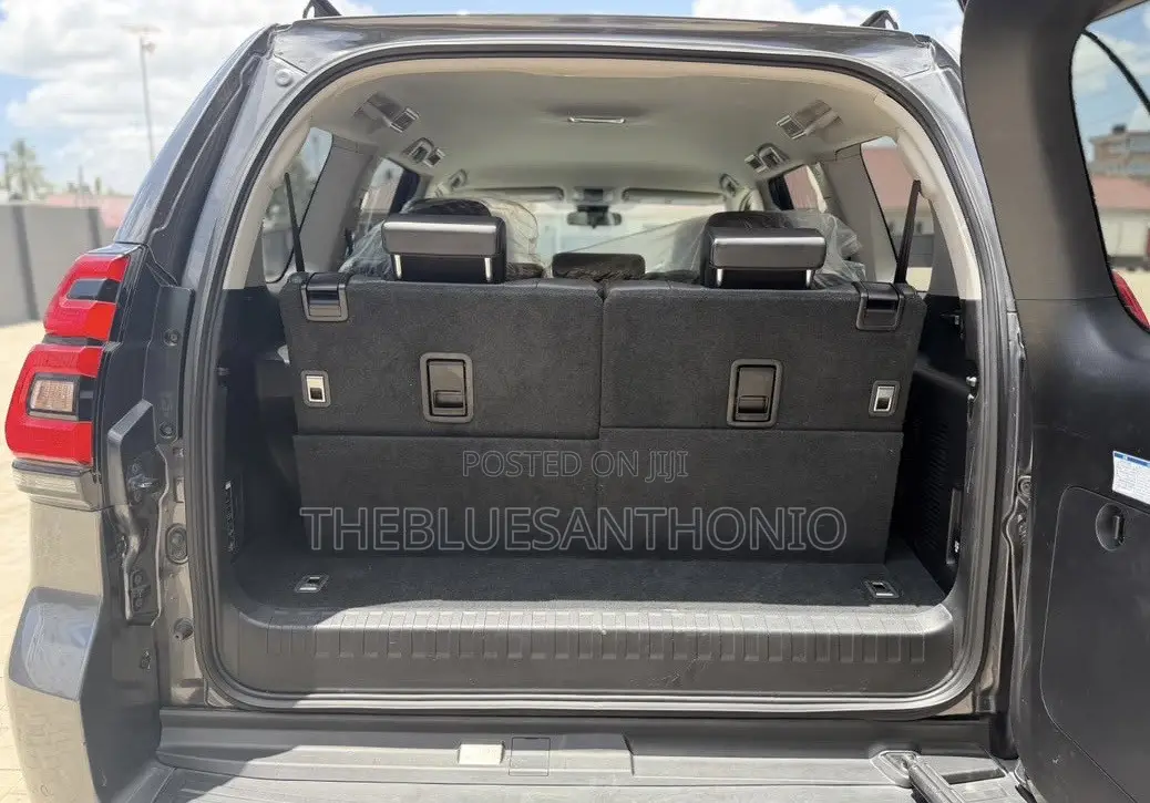 Toyota Land Cruiser Prado 2023 Gray