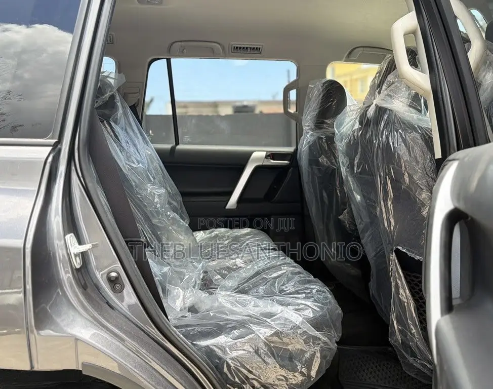 Toyota Land Cruiser Prado 2023 Gray