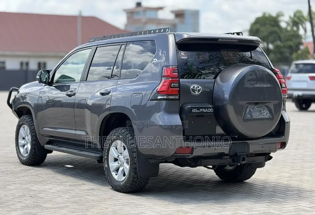 Toyota Land Cruiser Prado 2023 Gray