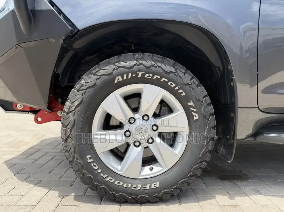 Toyota Land Cruiser Prado 2023 Gray