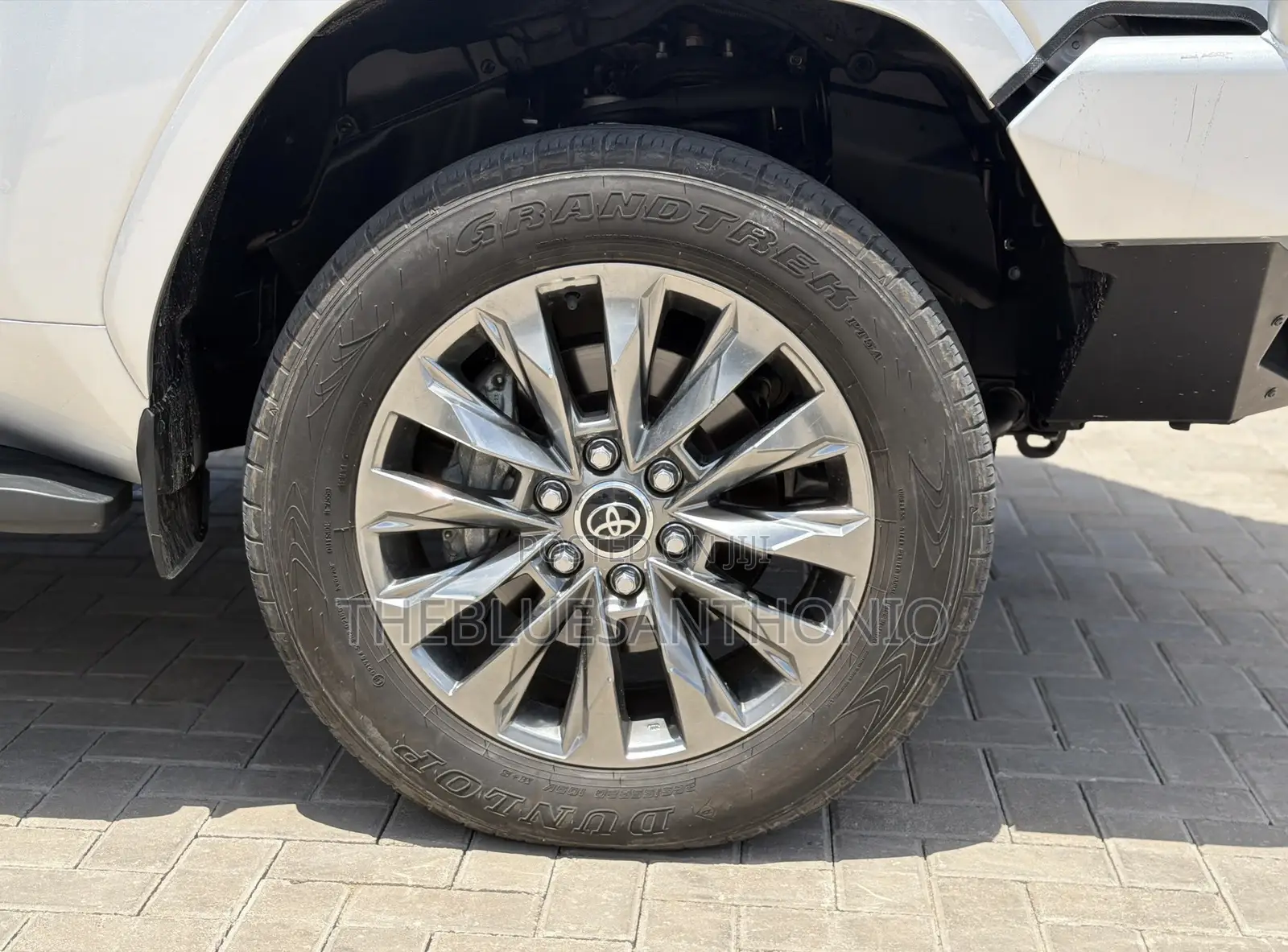 Toyota Land Cruiser LC300 2024 Beige