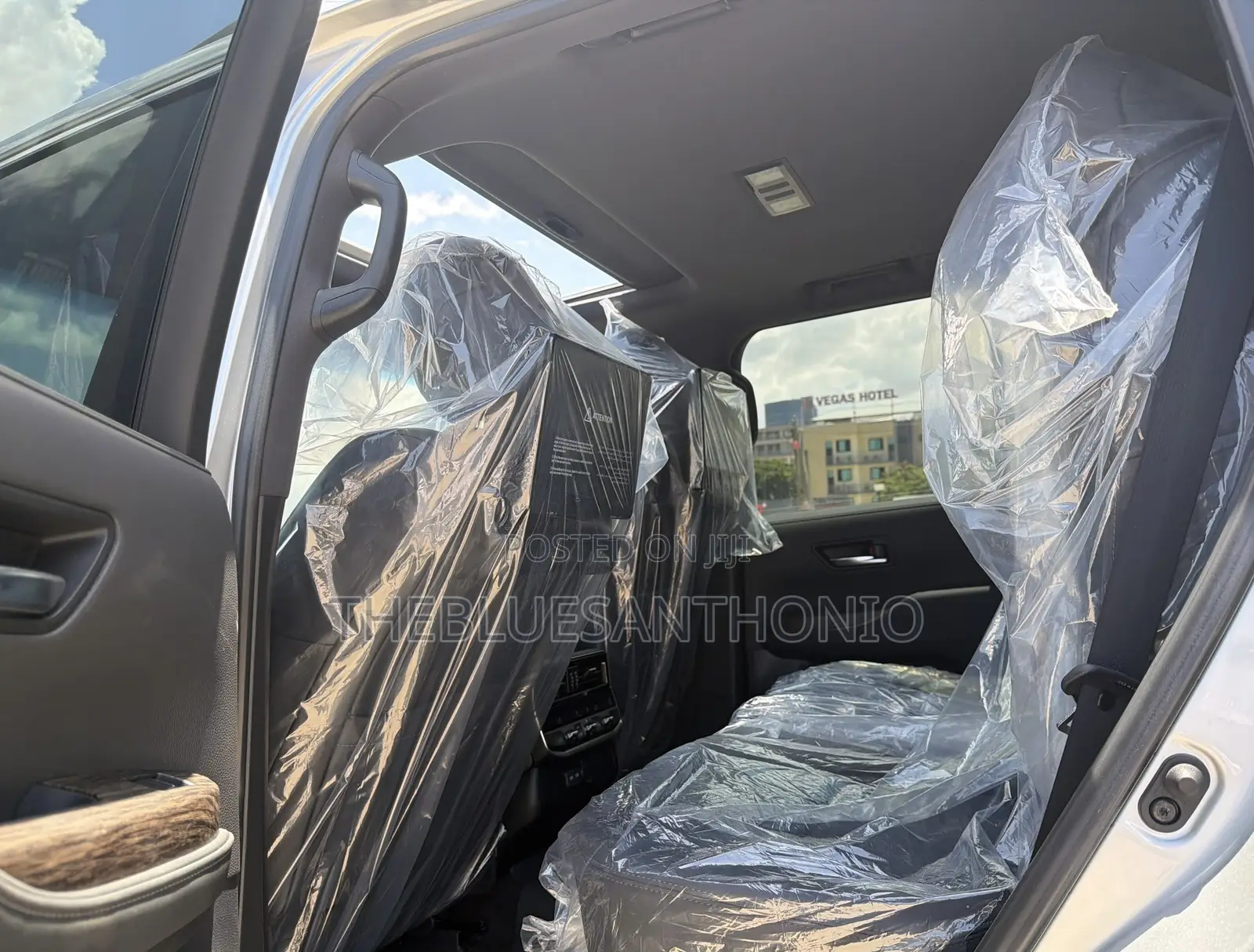 Toyota Land Cruiser LC300 2024 Beige