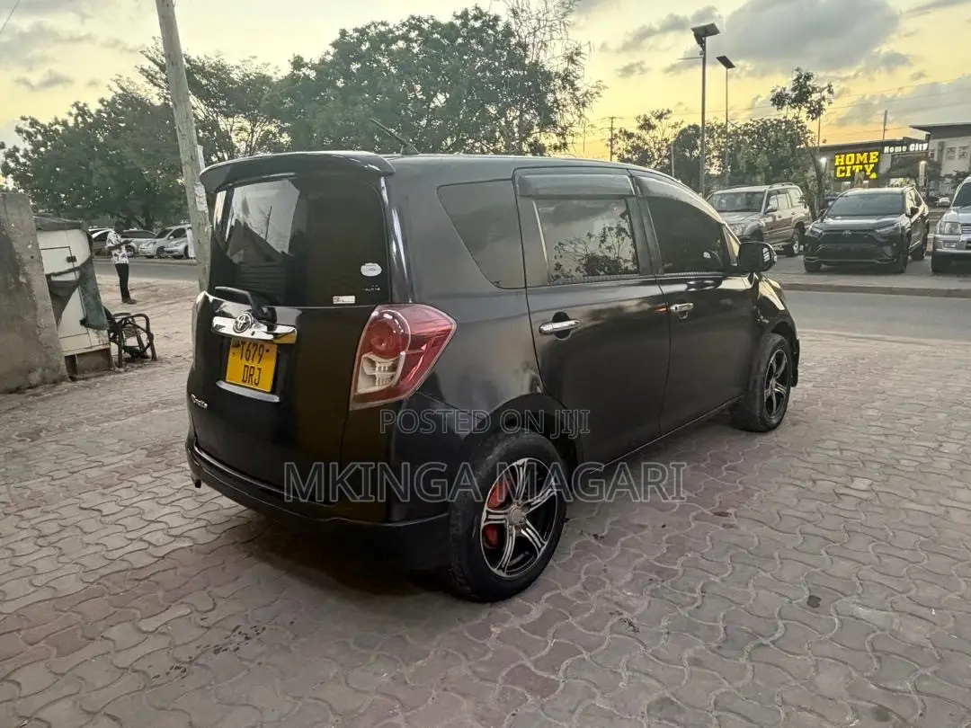 Toyota Ractis 2008 Black