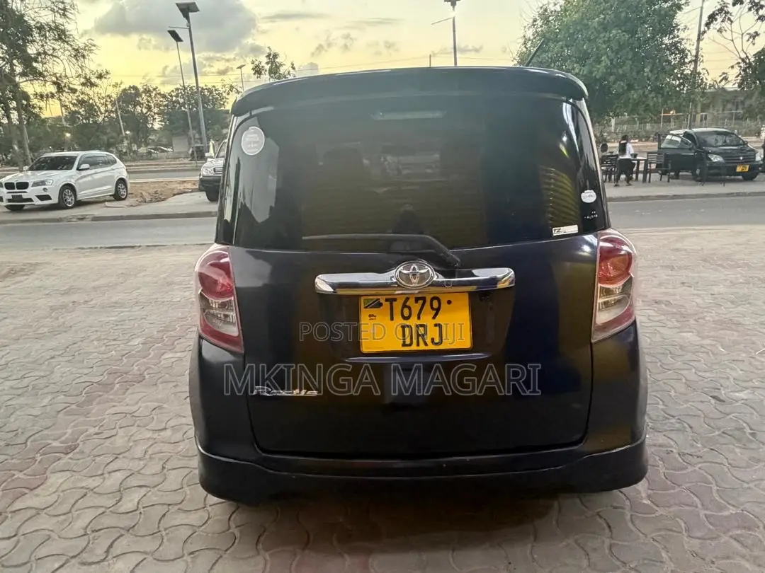 Toyota Ractis 2008 Black