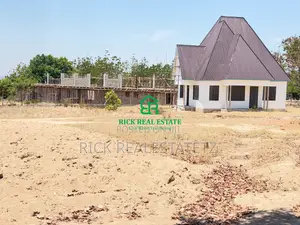 Viwanja Viwili (2) Vinauzwa Buswelu - Ilalila ( Pemben Ya Nebrix Shule