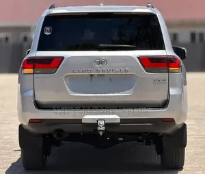 Toyota Land Cruiser LC300 2023 Silver