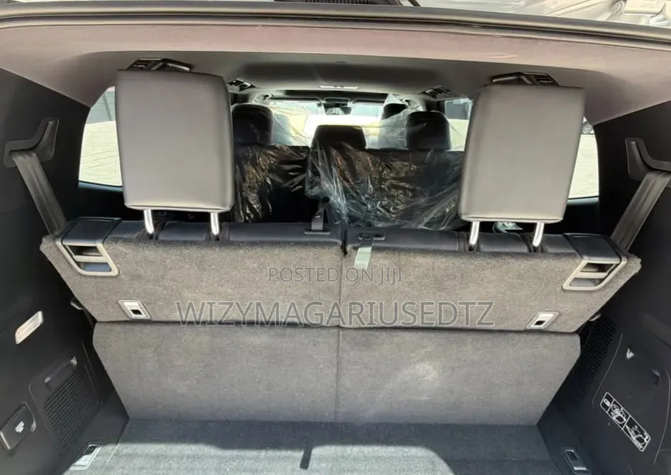 Toyota Land Cruiser LC300 2023 Silver