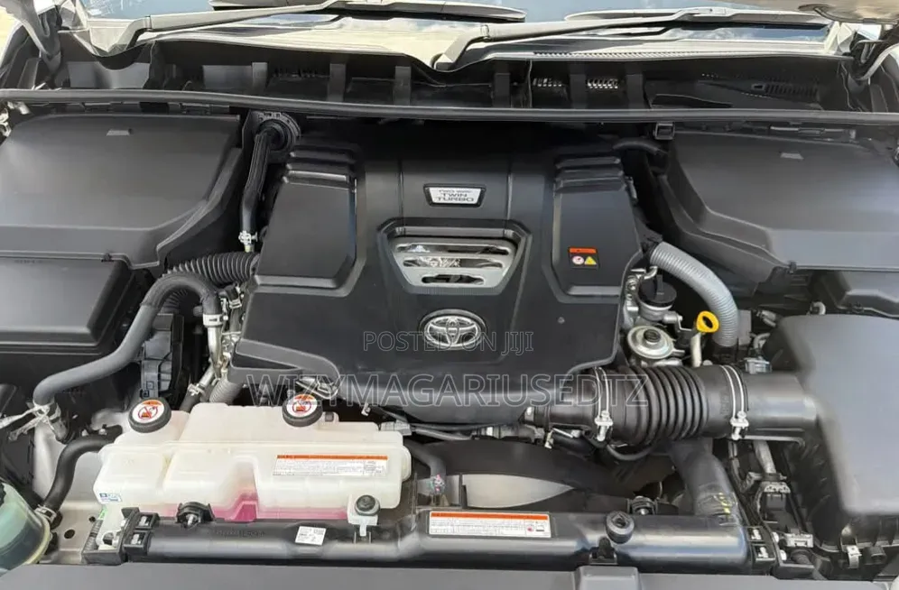 Toyota Land Cruiser LC300 2023 Silver