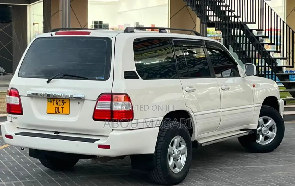 Toyota Land Cruiser HDJ 100 2002 White