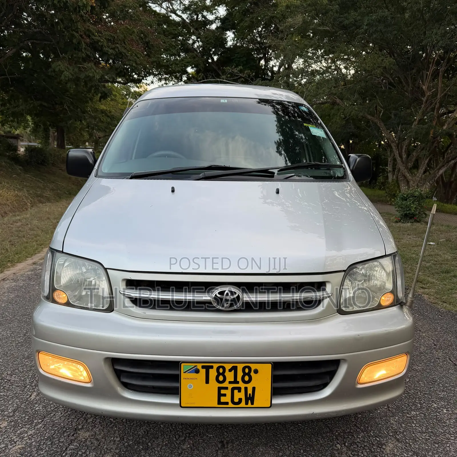 Toyota Noah 2.0 AWD (8 Seater) 2002 Silver