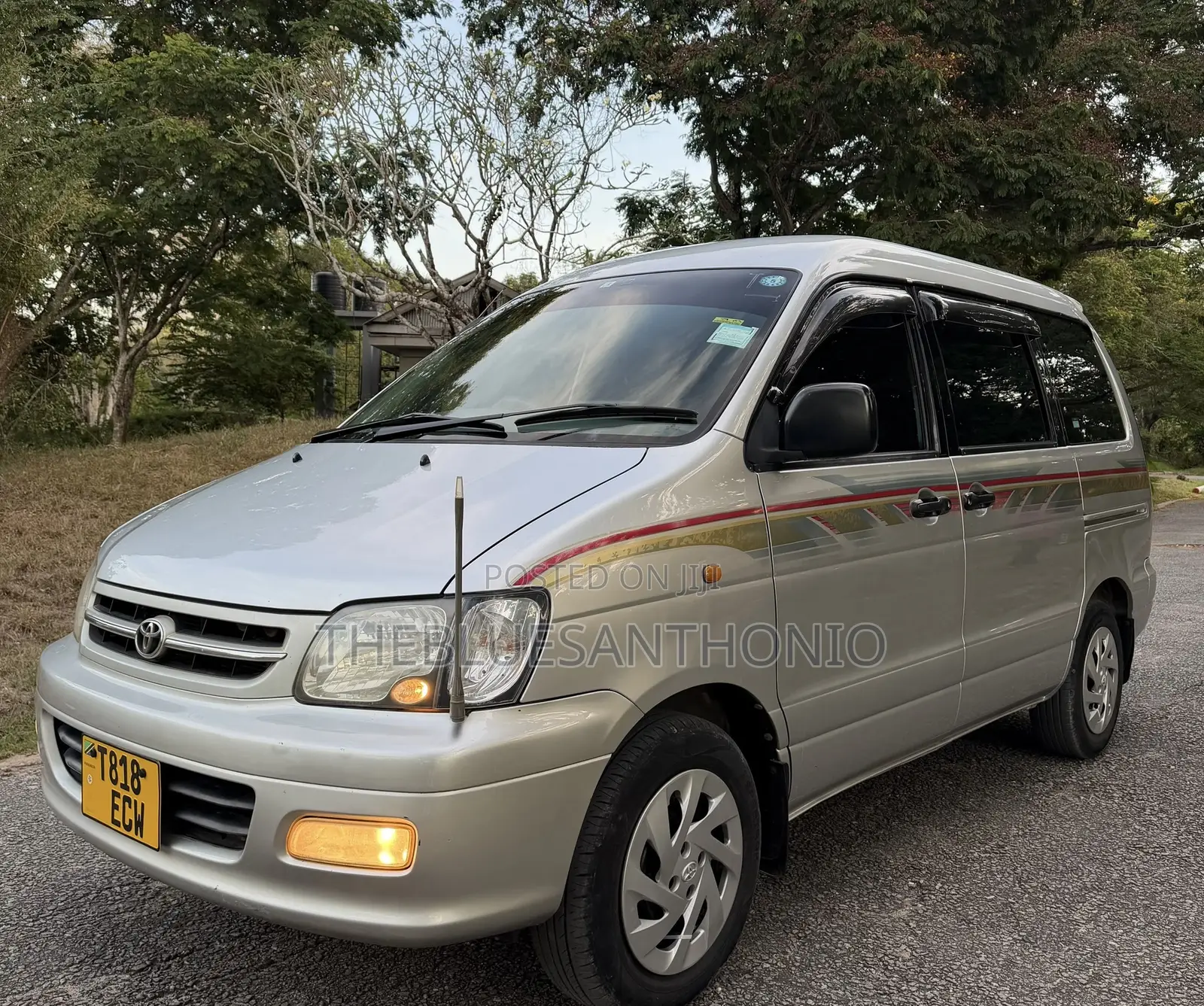 Toyota Noah 2.0 AWD (8 Seater) 2002 Silver